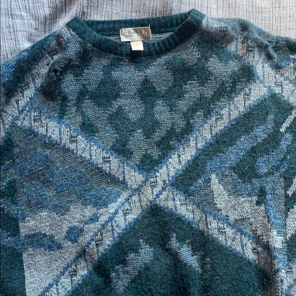 Green Pattern Sweater - Picture 4 of 4